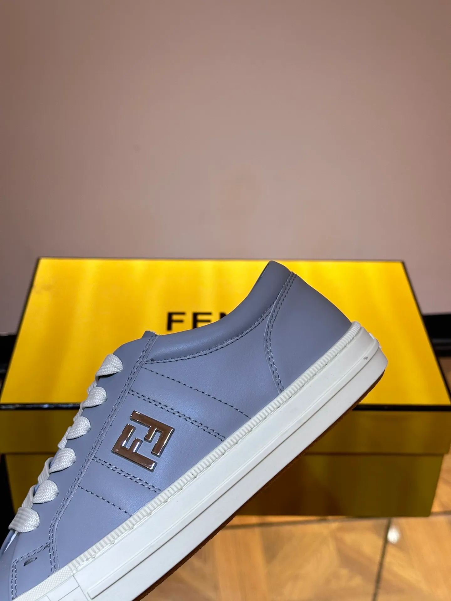Men's Men's Shoes 💰380 [New Style] 🍿🍿Fendi Fendi Casual Sneakers Skateboard Shoes, the new Domino sneakers have become a favorite shoe. For those who want to create a simple and FENDI-characteristic look, this shoe is the perfect choice. Because this sneaker is one of the most cost-effective among FENDI's entry-level sneakers, it provides a great opportunity to attract and attract all customers who love easy and comfortable everyday sneakers. Size: 38-45 (men’s size 38.45 customized)